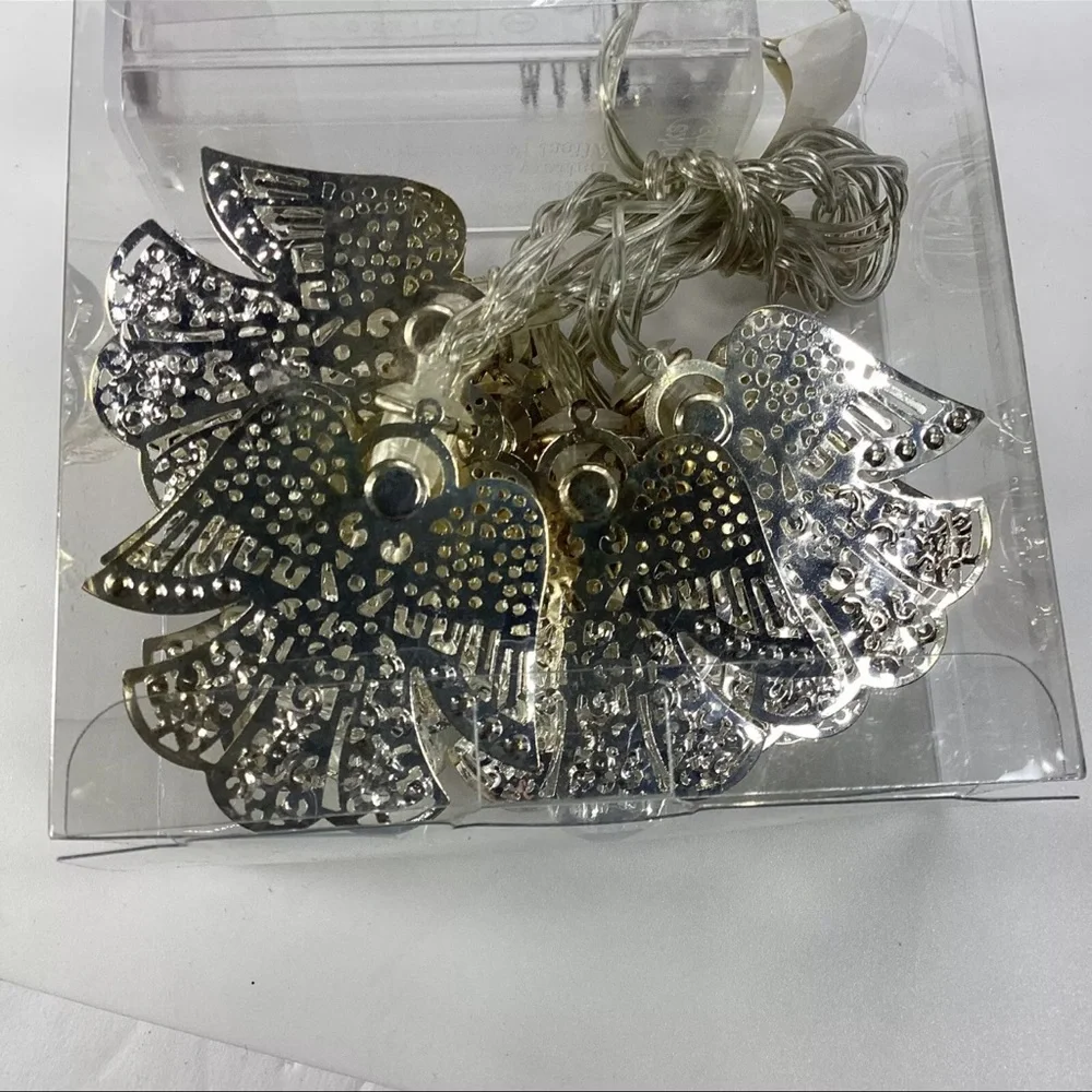 2 battery-operated lights from the ANGELS Signature Collection.